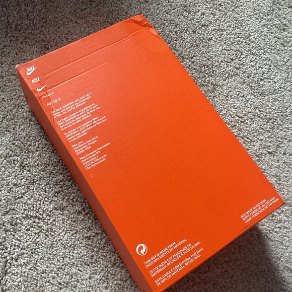 Empty orange Nike shoebox - women’s QUEST 5 size 10 - Picture 11 of 17